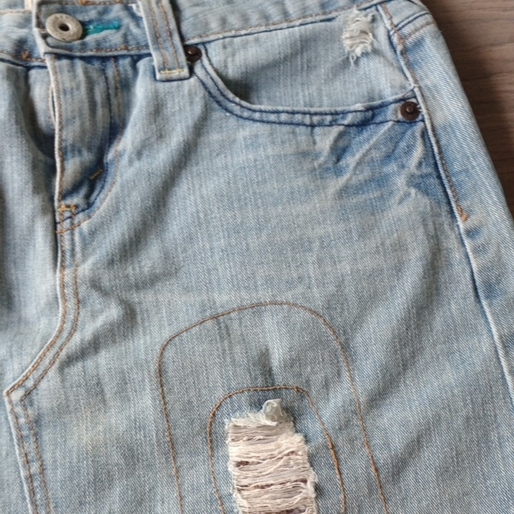 Levi's‎ Denim Mini Skirt with Distressed Accents - Picture 8 of 15